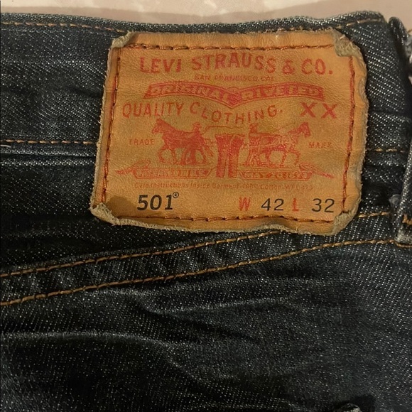 Levi's 501 Straight Jeans Size W42 L32 - Picture 4 of 5